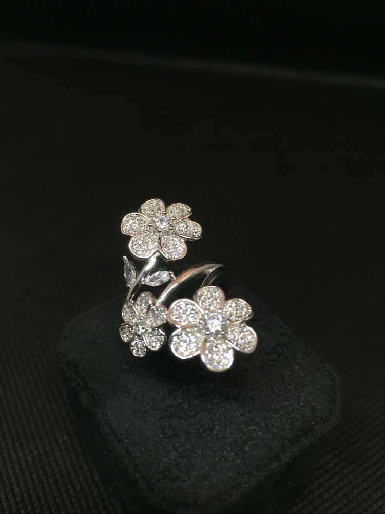 anello-3fiori-argento-zirconi-gioielleria-berluti